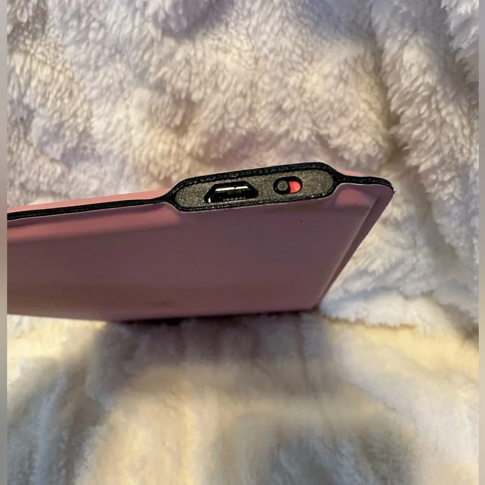 LOGITECH BLUETOOTH WIRELESS MINI KEYBOARD FOR APPLE DEVICES IN PINK
